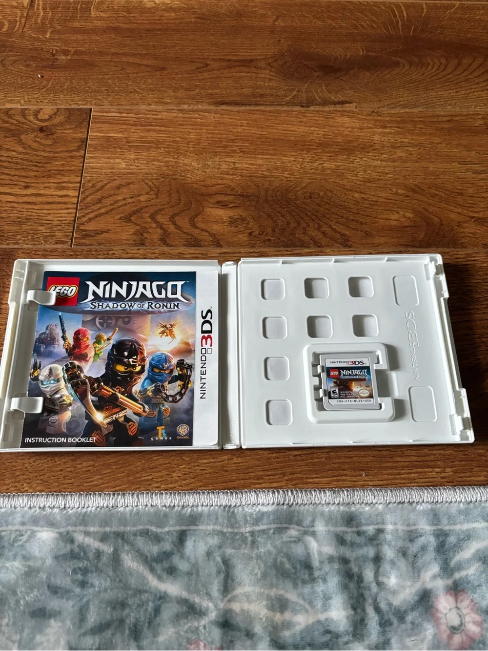 Lego Ninjago Shadow of Ronin Nintendo 3DS White Blue Black Red